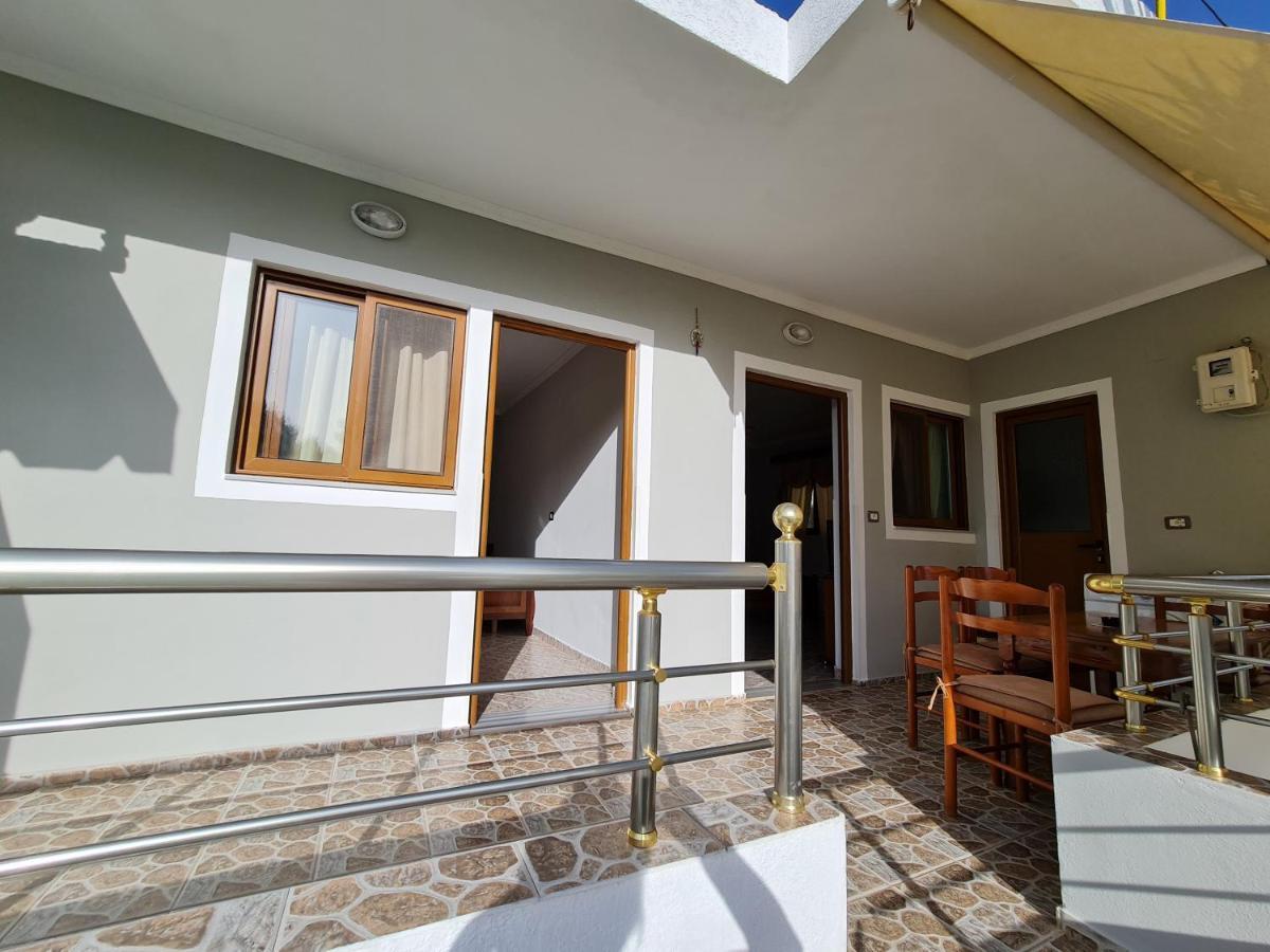 Villa Gezimi Ksamil Bilik gambar