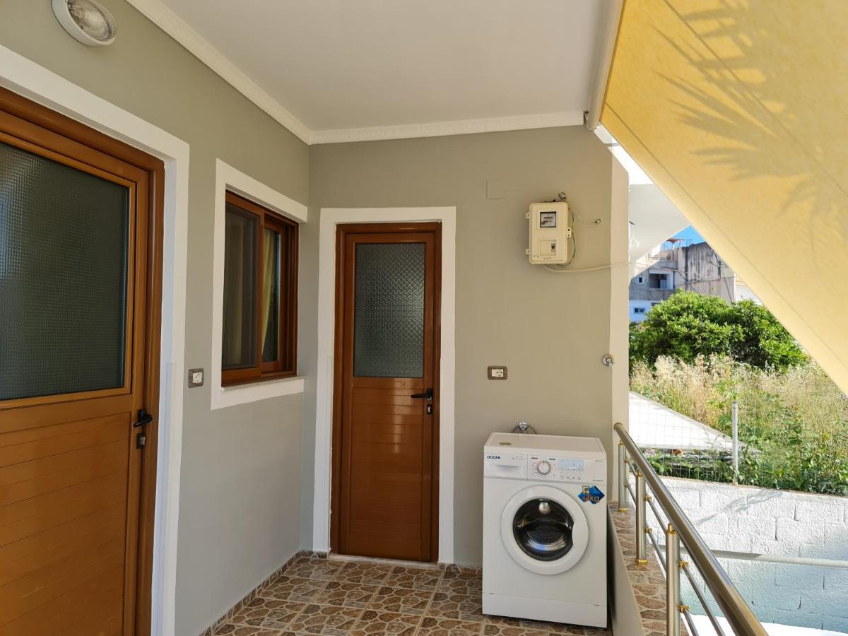 Villa Gezimi Ksamil Bilik gambar