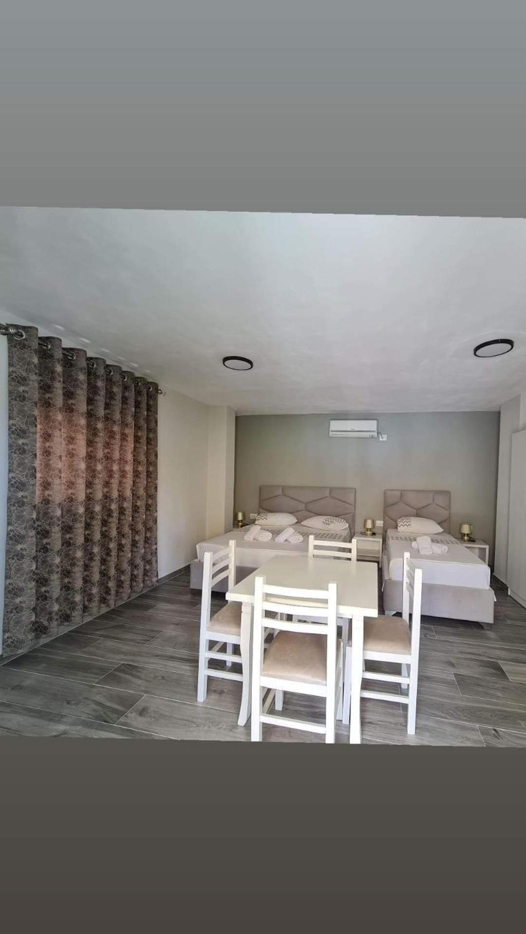 Villa Gezimi Ksamil Bilik gambar
