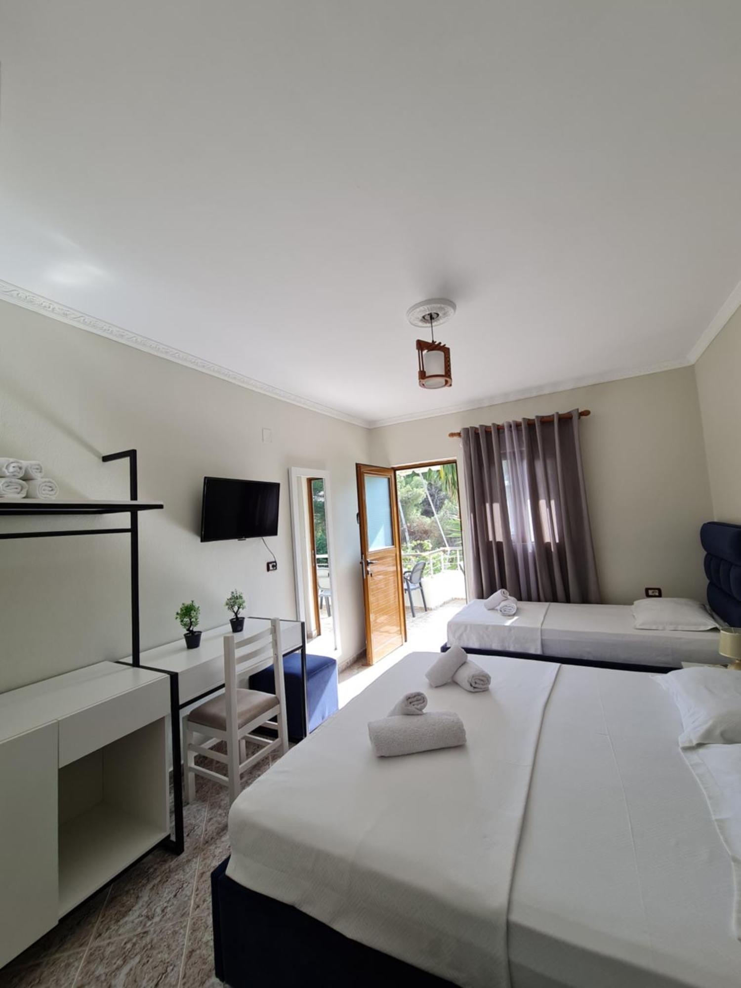 Villa Gezimi Ksamil Bilik gambar