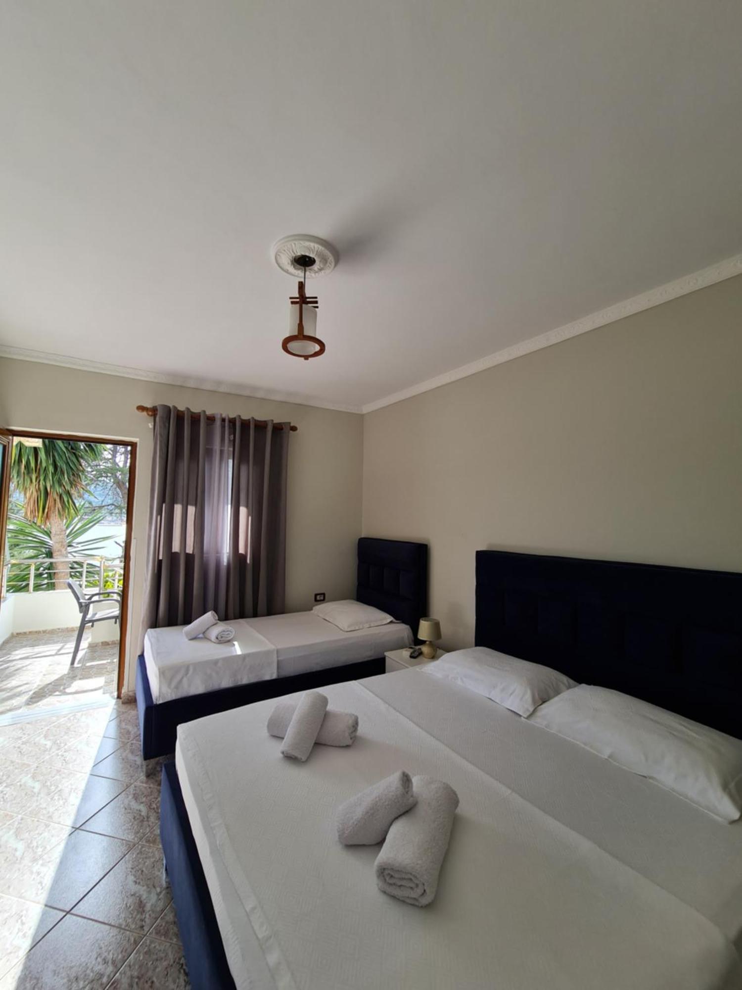 Villa Gezimi Ksamil Bilik gambar