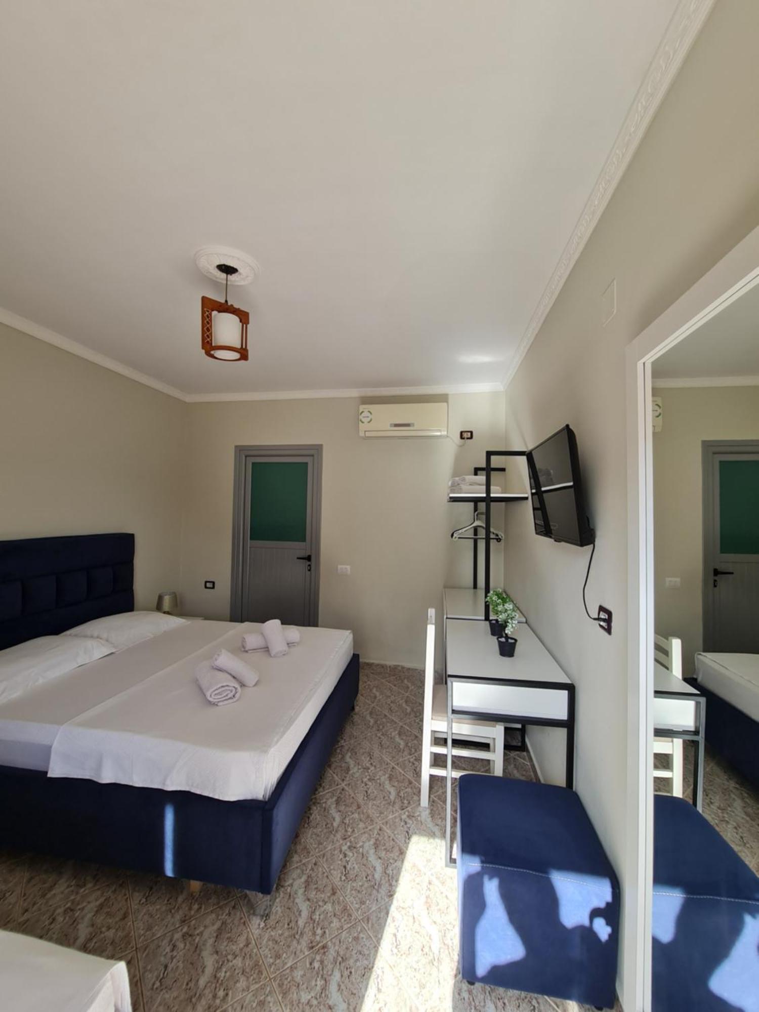 Villa Gezimi Ksamil Bilik gambar