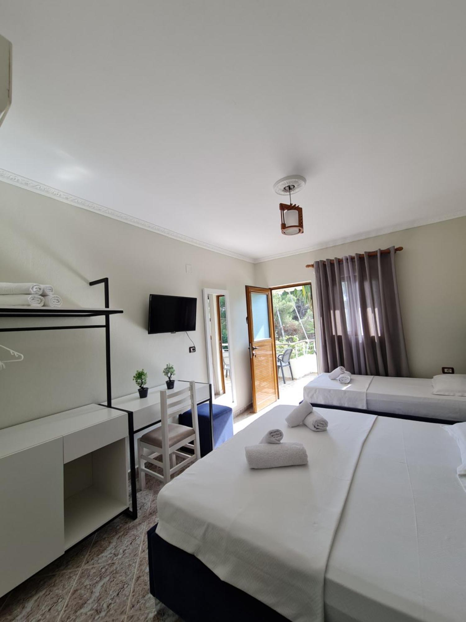 Villa Gezimi Ksamil Bilik gambar