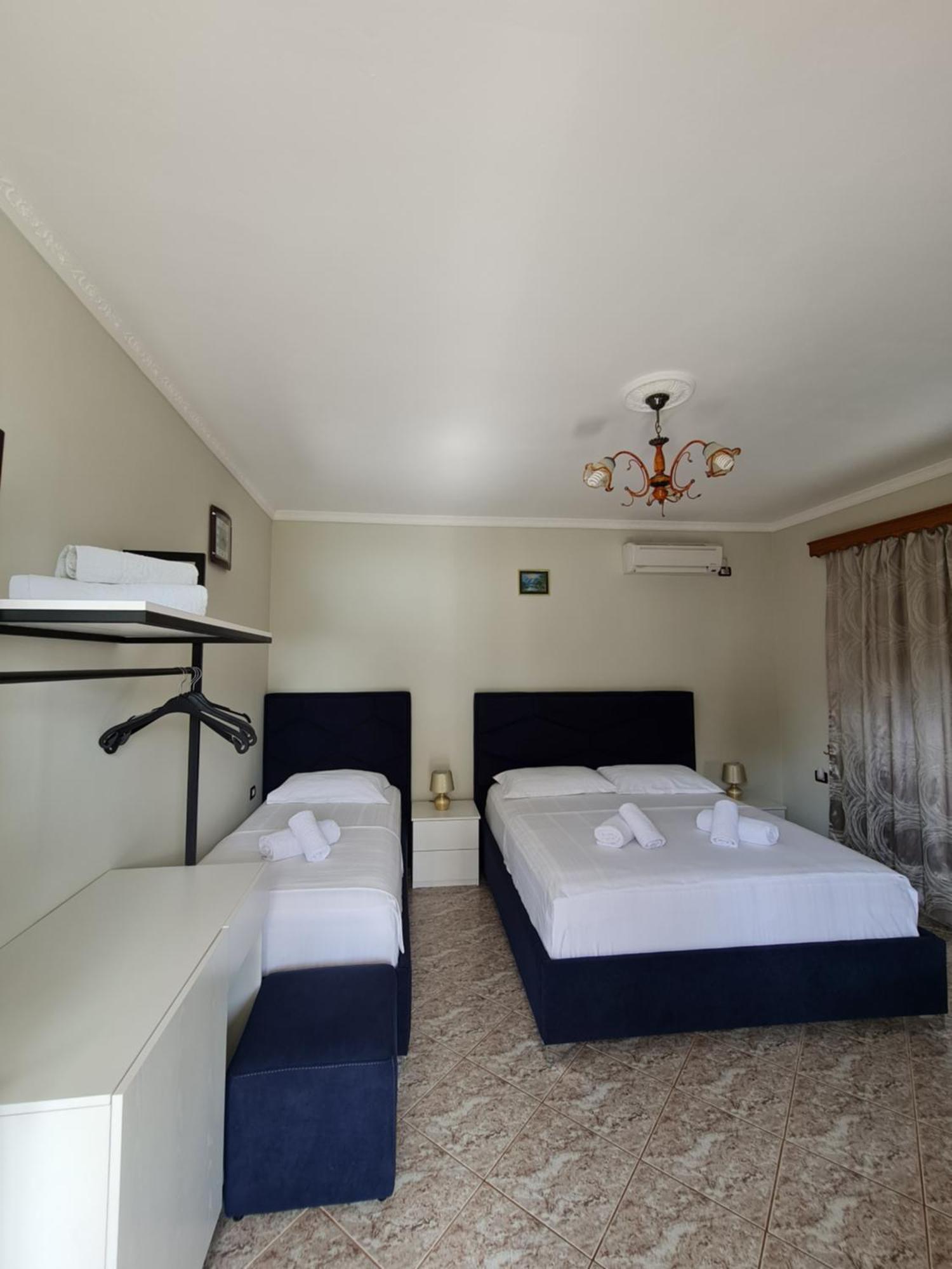 Villa Gezimi Ksamil Bilik gambar