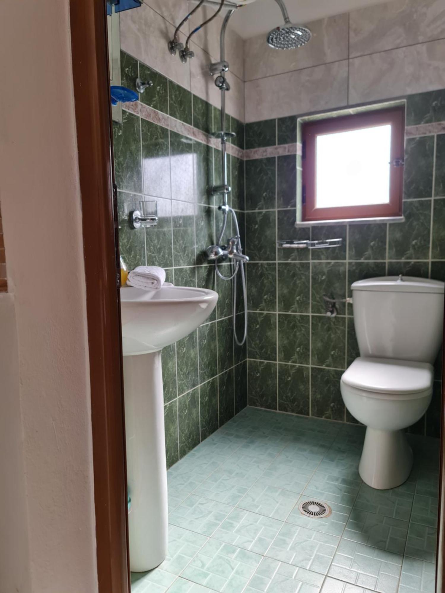 Villa Gezimi Ksamil Bilik gambar